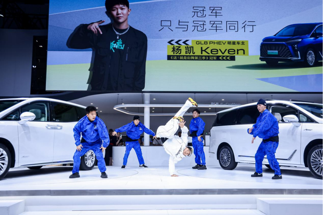 二区成都车展杨凯交车媒体通稿309