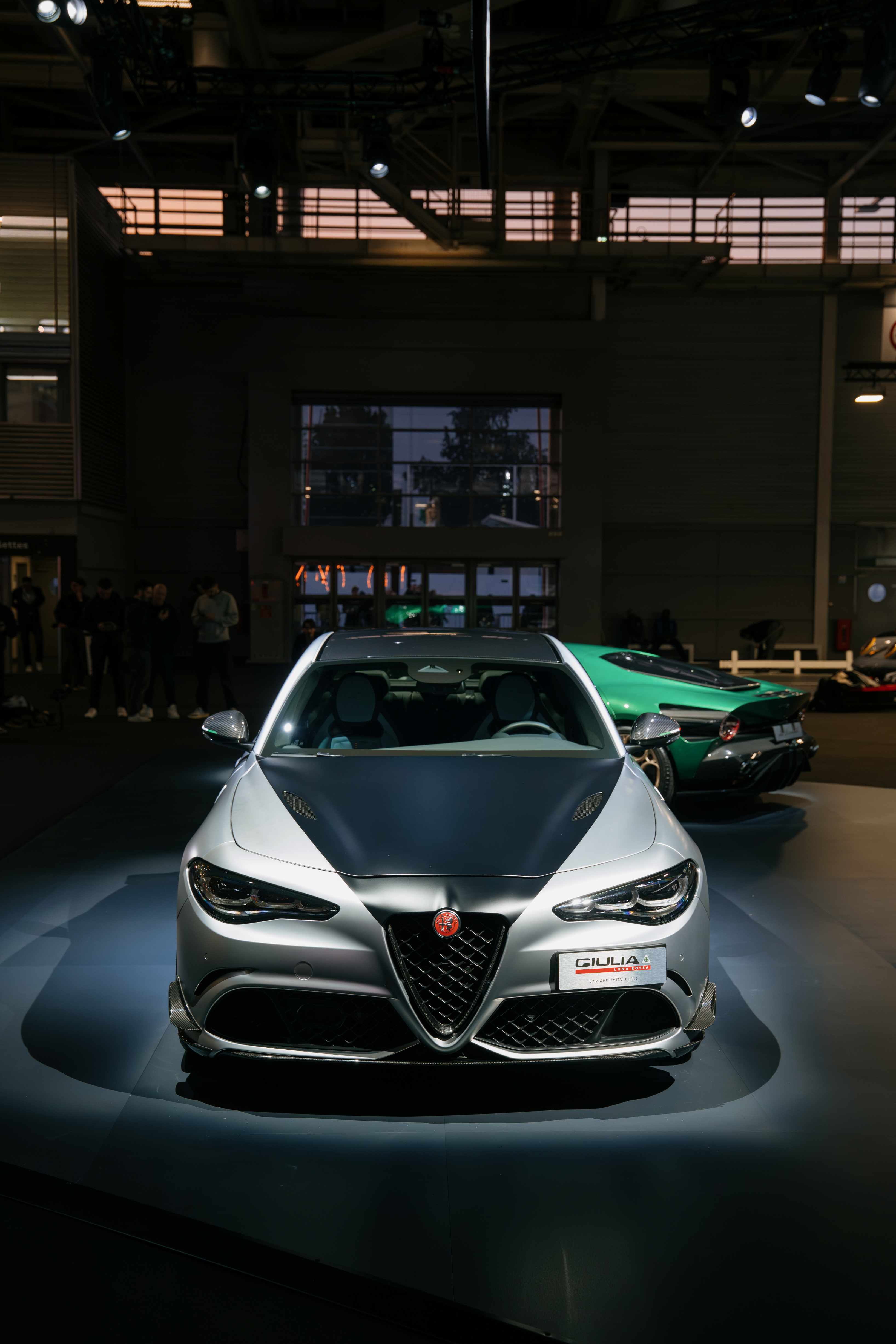 10_阿尔法·罗密欧Giulia Quadrifoglio Luna Rossa