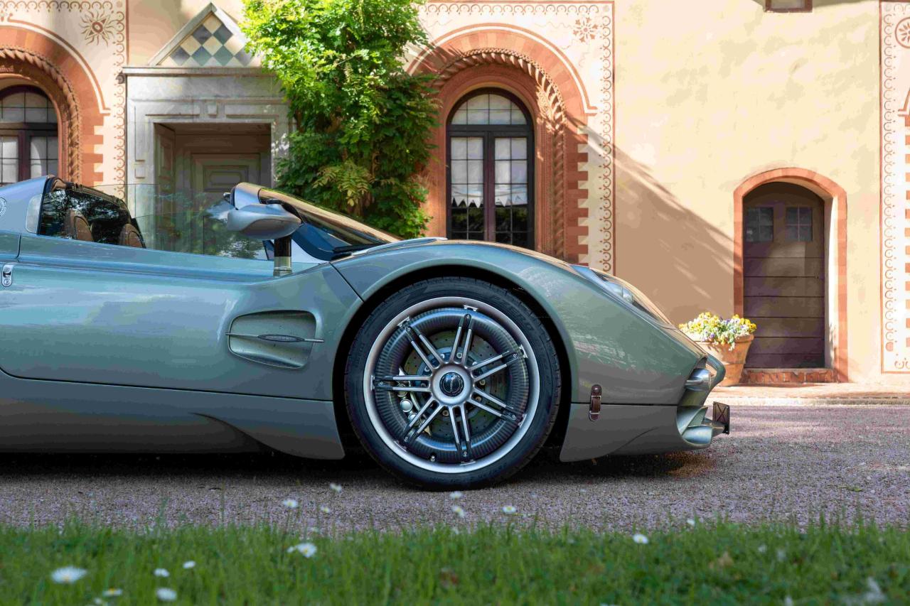 倍耐力Cyber轮胎_帕加尼Utopia Roadster 1